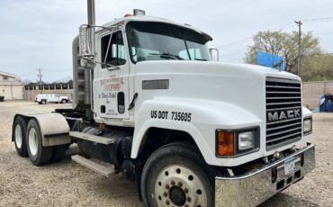 Mack-semi-ch613-diesel-1996-white
