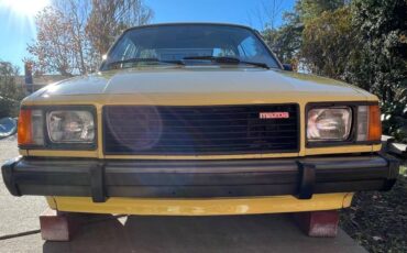 Mazda-626-1979-yellow-11