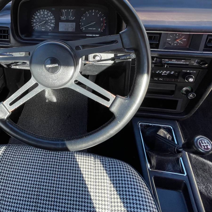 Mazda-626-1979-yellow-14