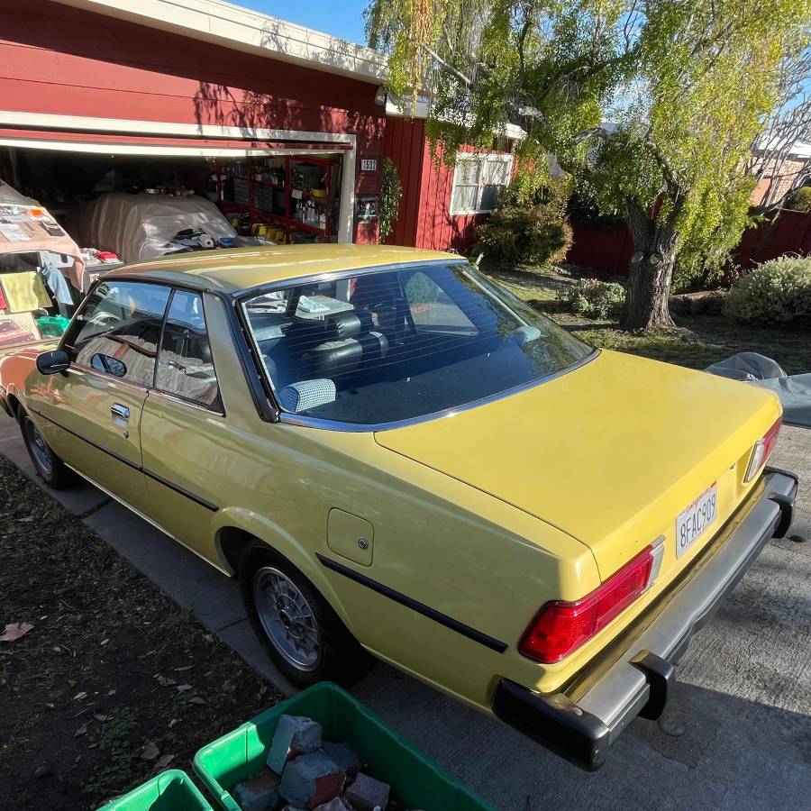 Mazda-626-1979-yellow-9