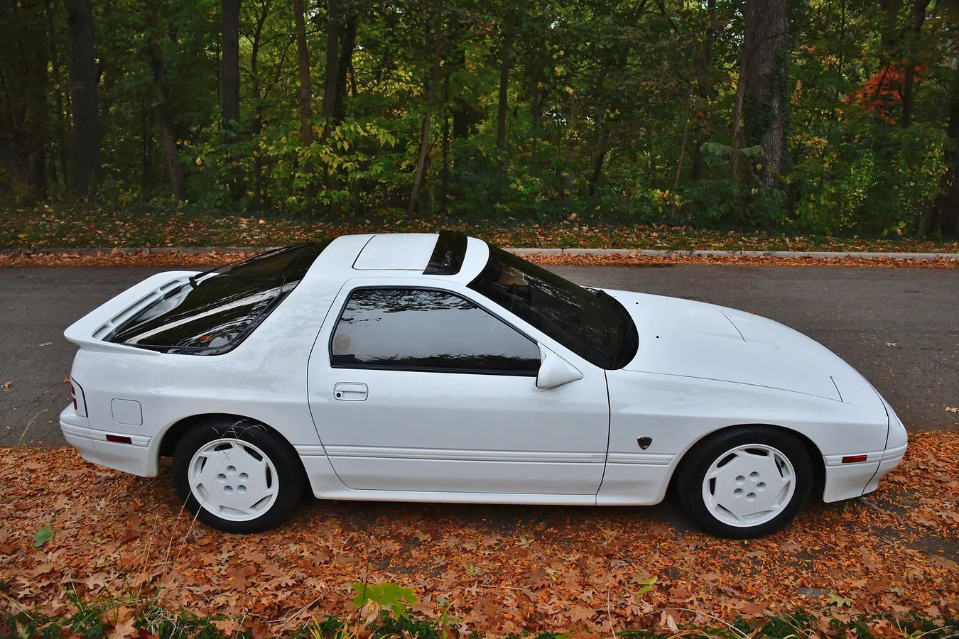 Mazda-Rx-7-1988-White-Black-1