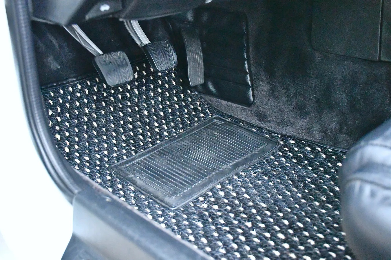 Mazda-Rx-7-1988-White-Black-16