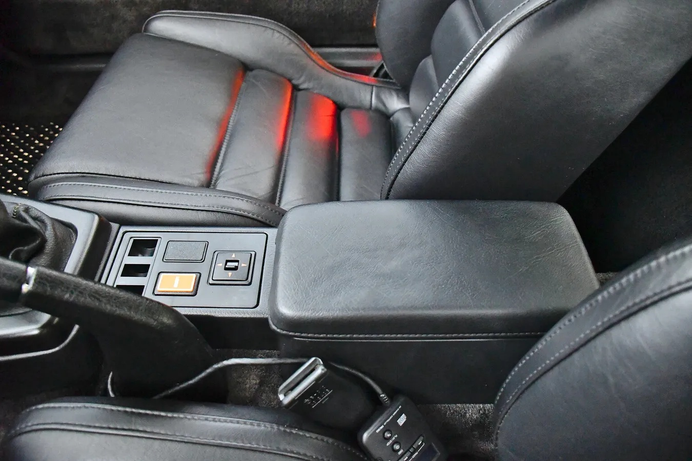 Mazda-Rx-7-1988-White-Black-17