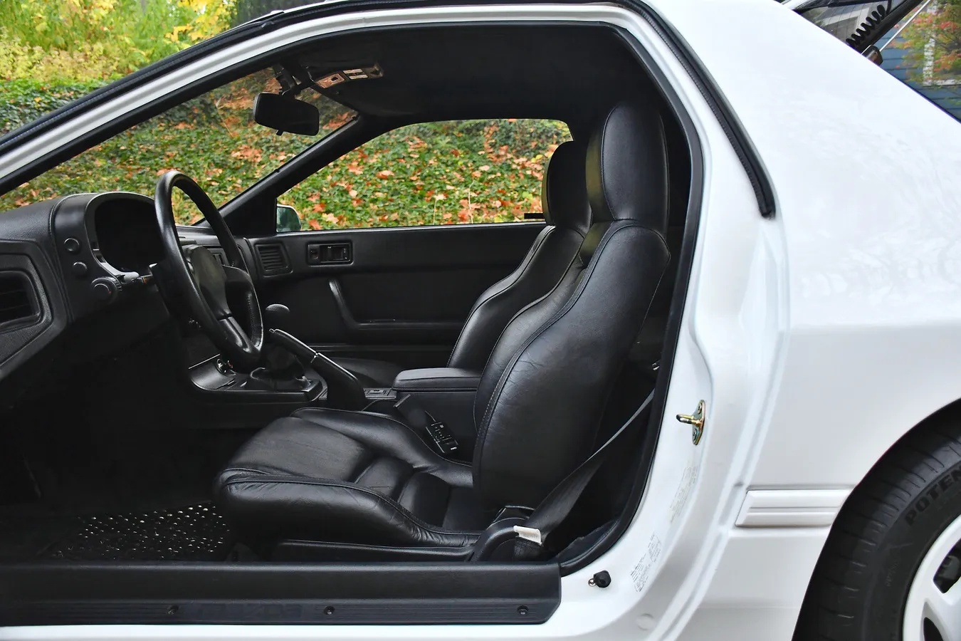 Mazda-Rx-7-1988-White-Black-19