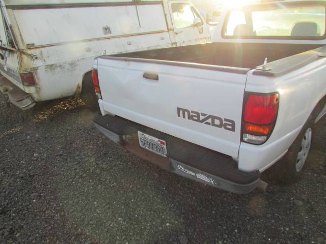 Mazda-b-series-pickup-1995-5