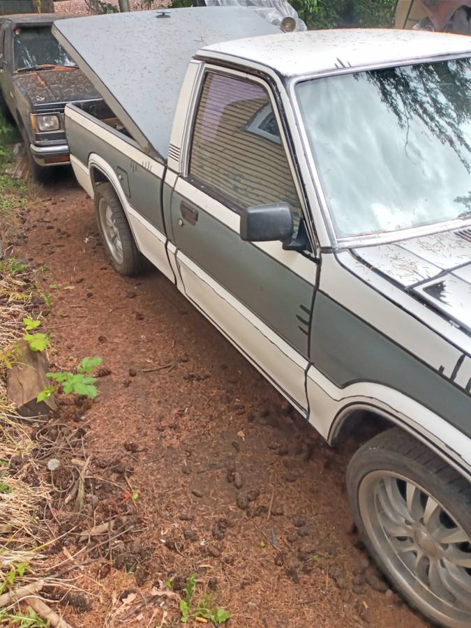 Mazda-b2200-1990-white-6