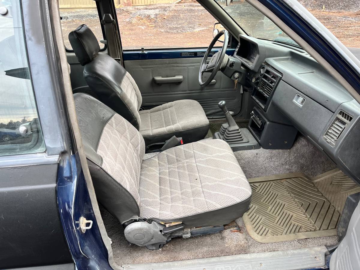 Mazda-b2600-4x4-xcab-1989-5