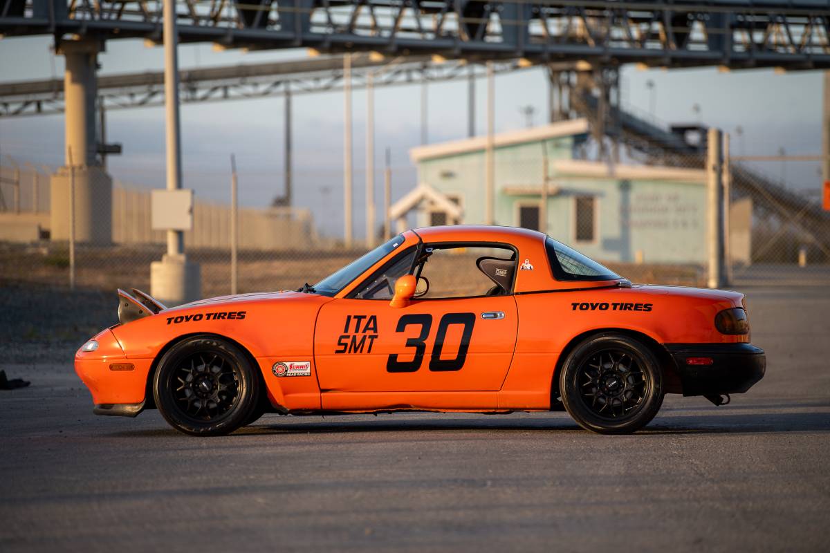 Mazda-miata-1995-orange-25
