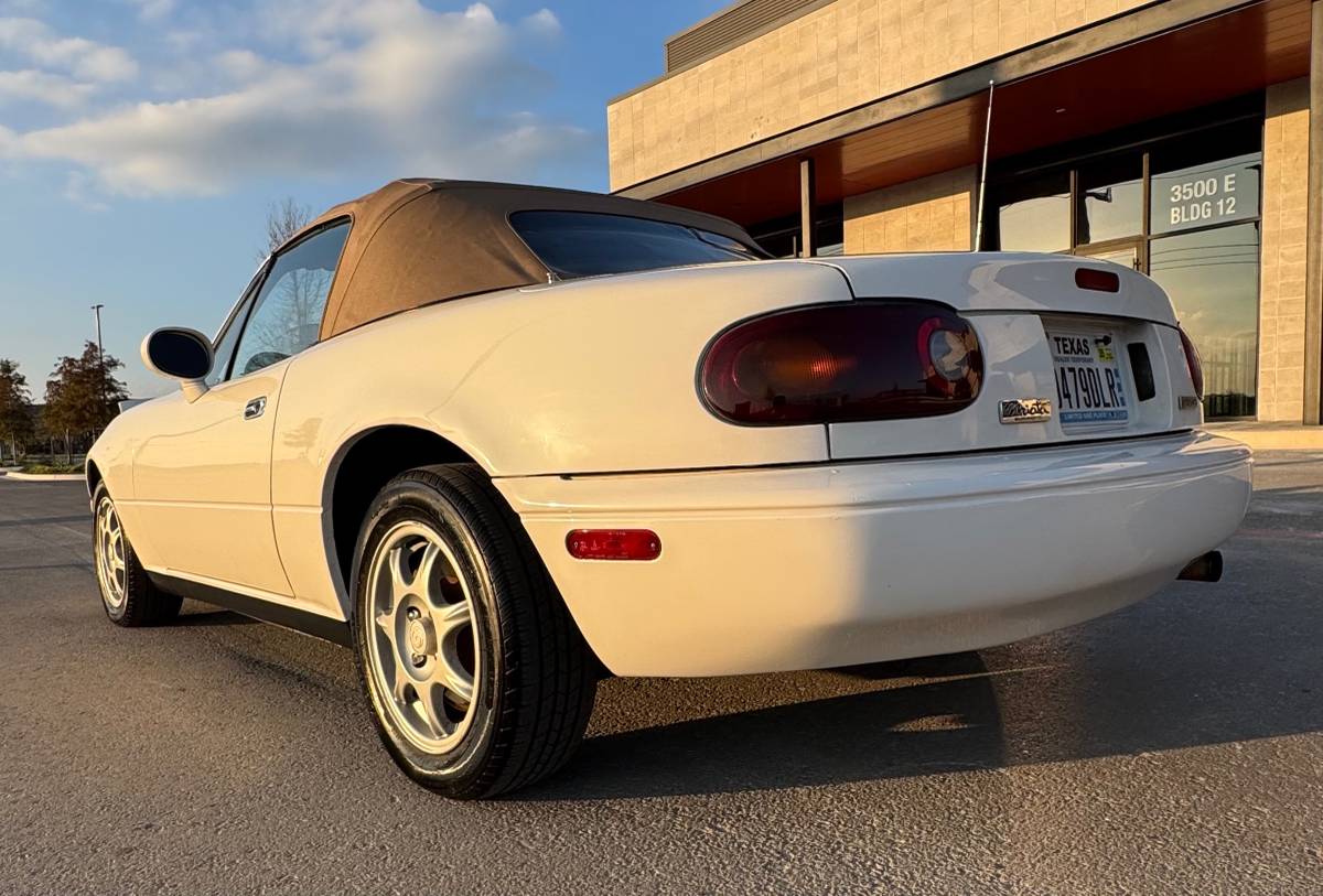 Mazda-miata-mx5-1995-white-7