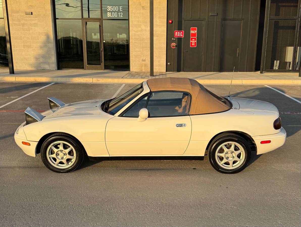 Mazda-miata-mx5-1995-white-8