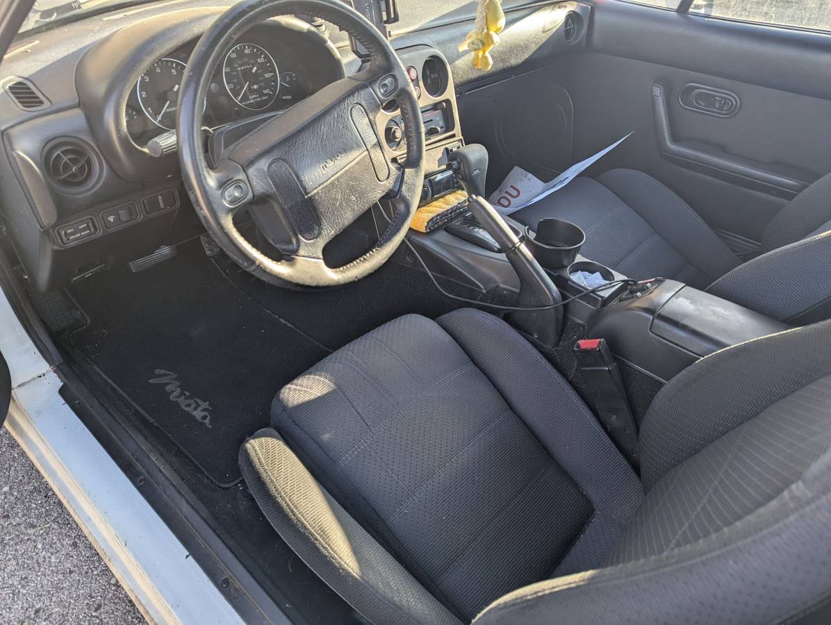 Mazda-mx-5-coupe-1991-white-1