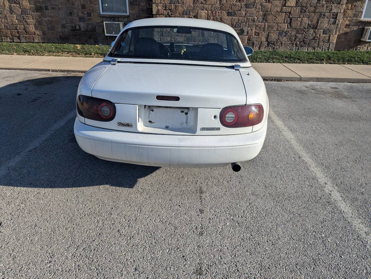 Mazda-mx-5-coupe-1991-white-2