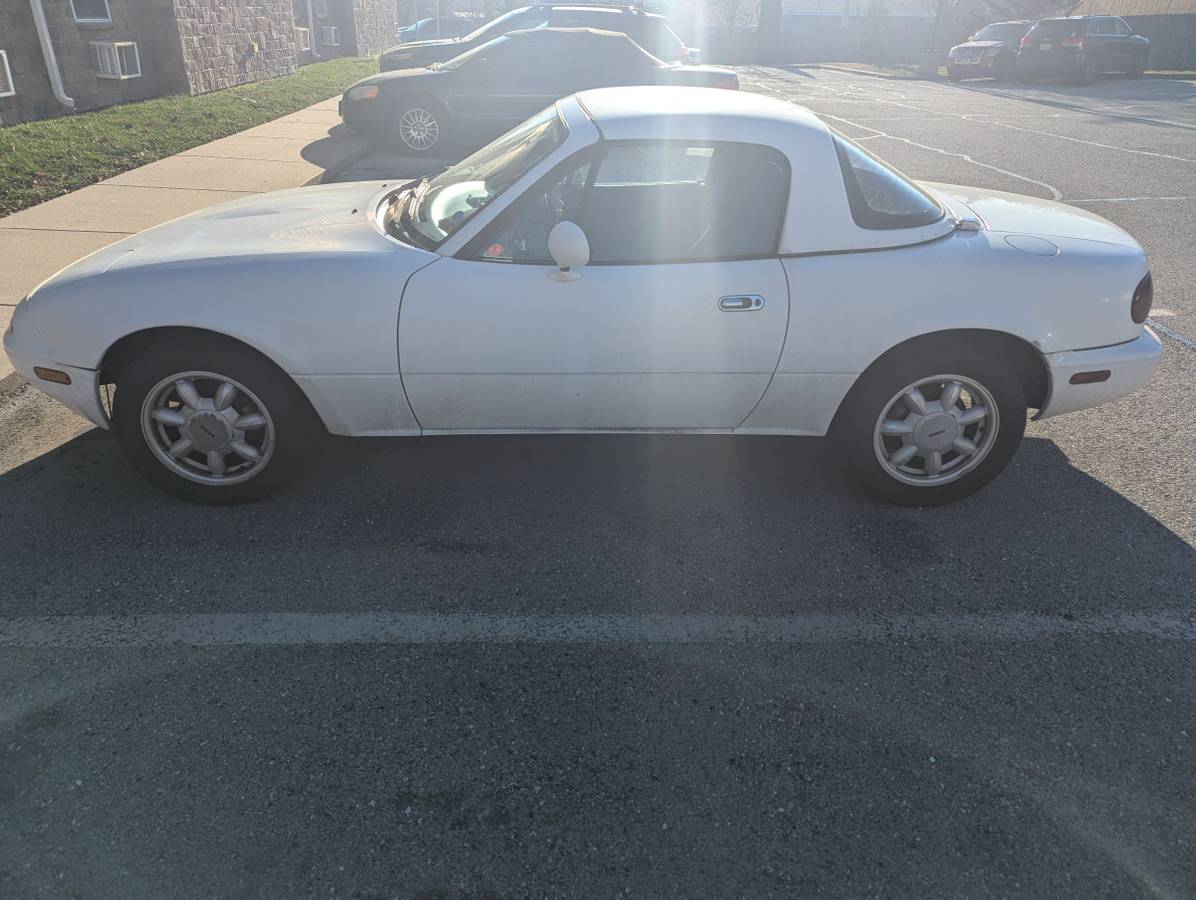 Mazda-mx-5-coupe-1991-white-4