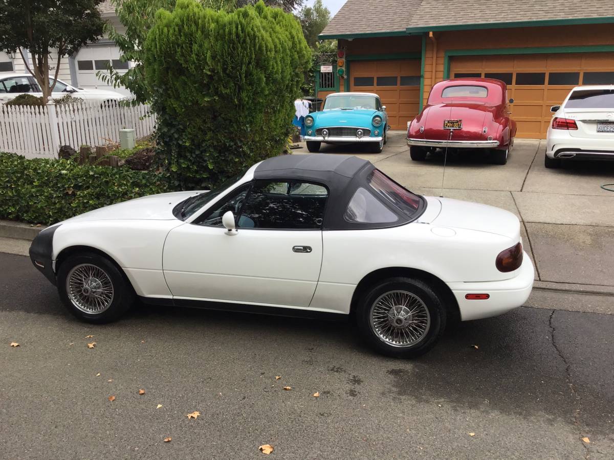 Mazda-mx-5-miata-1990-white-17