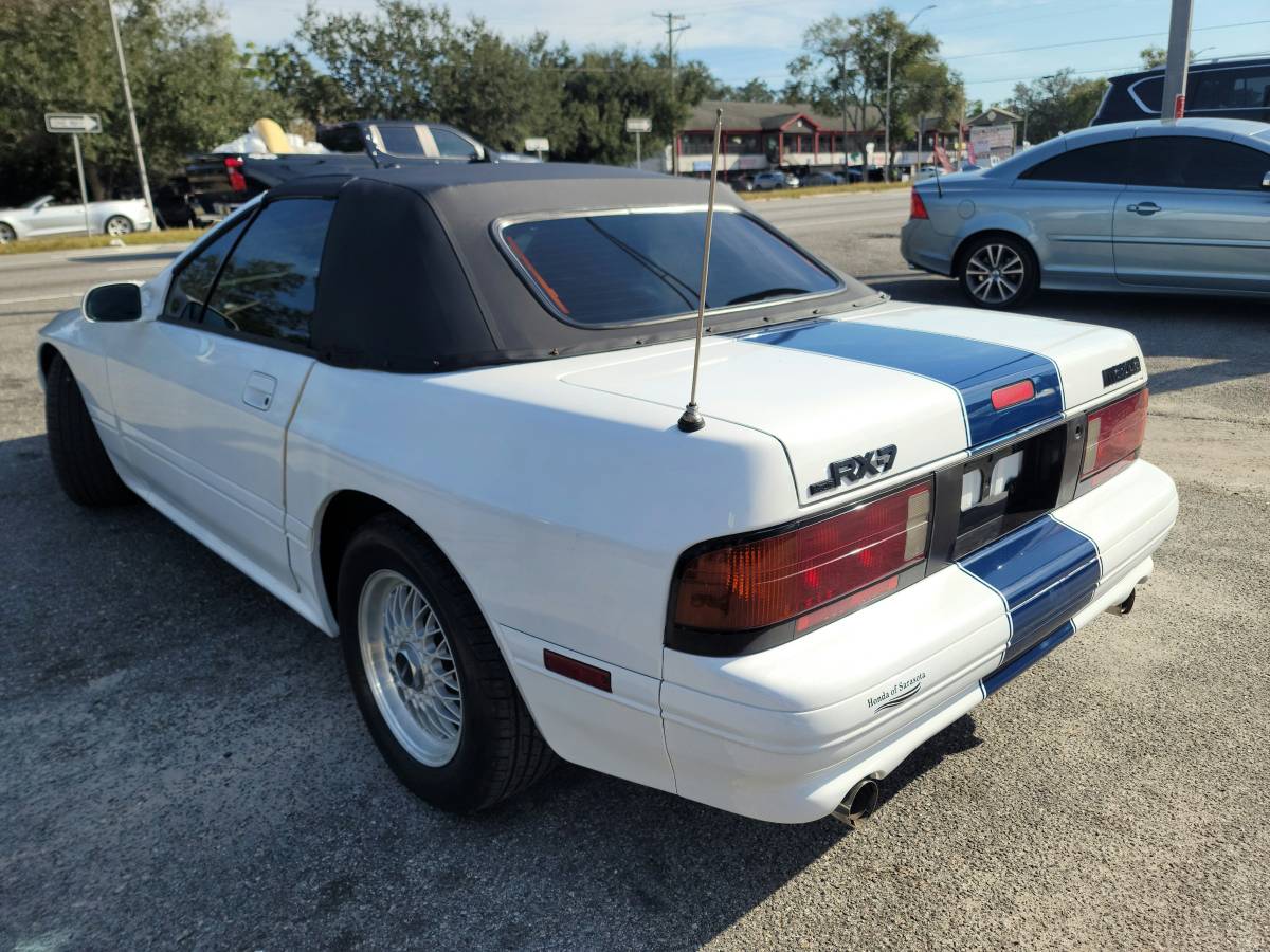 Mazda-rx-7-1990-white-4