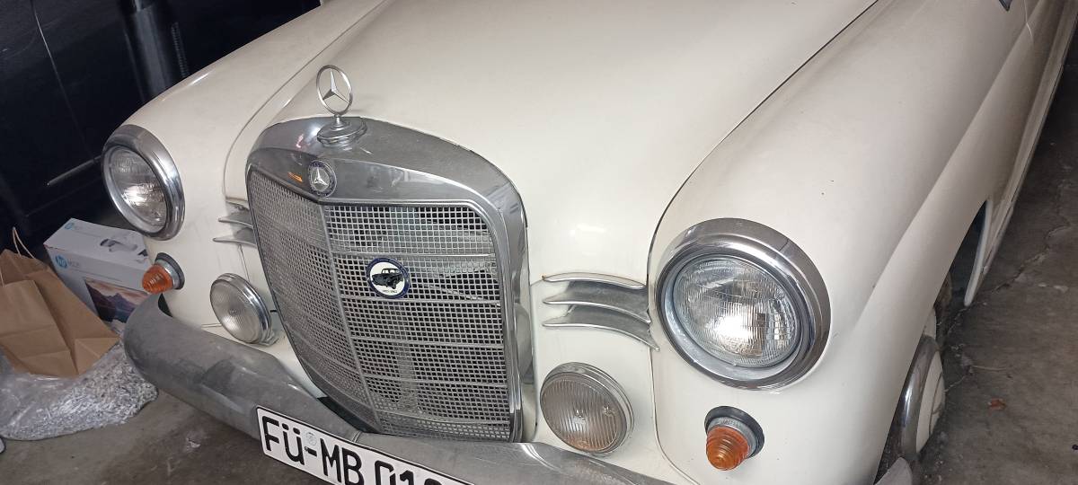 Mercedes-190db-diesel-1961-white-2