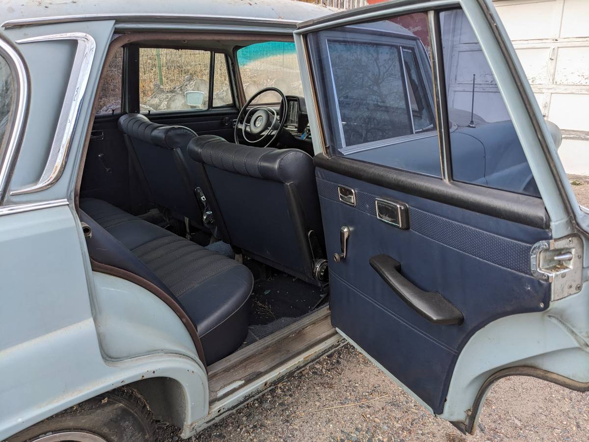 Mercedes-200d-diesel-1968-blue-1