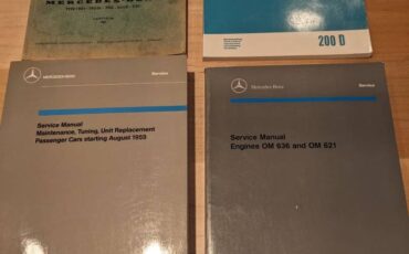 Mercedes-200d-diesel-1968-blue-12