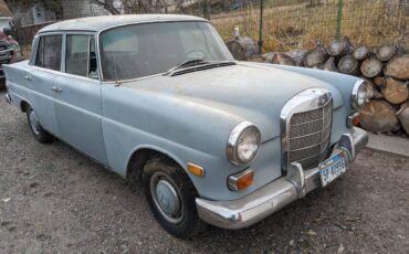 Mercedes-200d-diesel-1968-blue-13