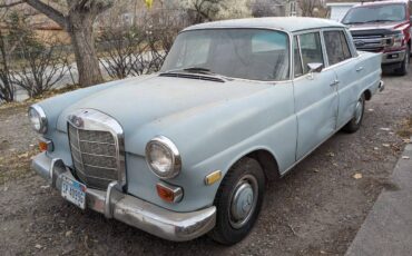 Mercedes-200d-diesel-1968-blue-16