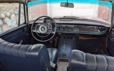 Mercedes-200d-diesel-1968-blue-19