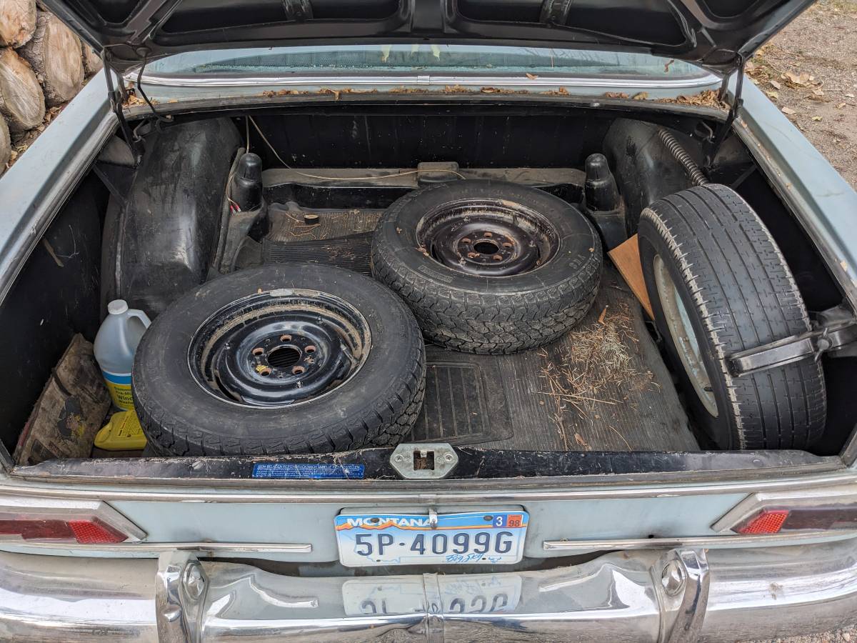 Mercedes-200d-diesel-1968-blue-2