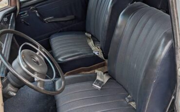Mercedes-200d-diesel-1968-blue-20