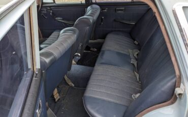 Mercedes-200d-diesel-1968-blue-21