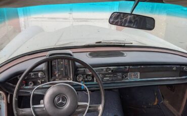 Mercedes-200d-diesel-1968-blue-22