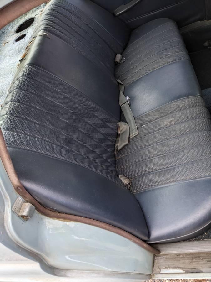 Mercedes-200d-diesel-1968-blue-3