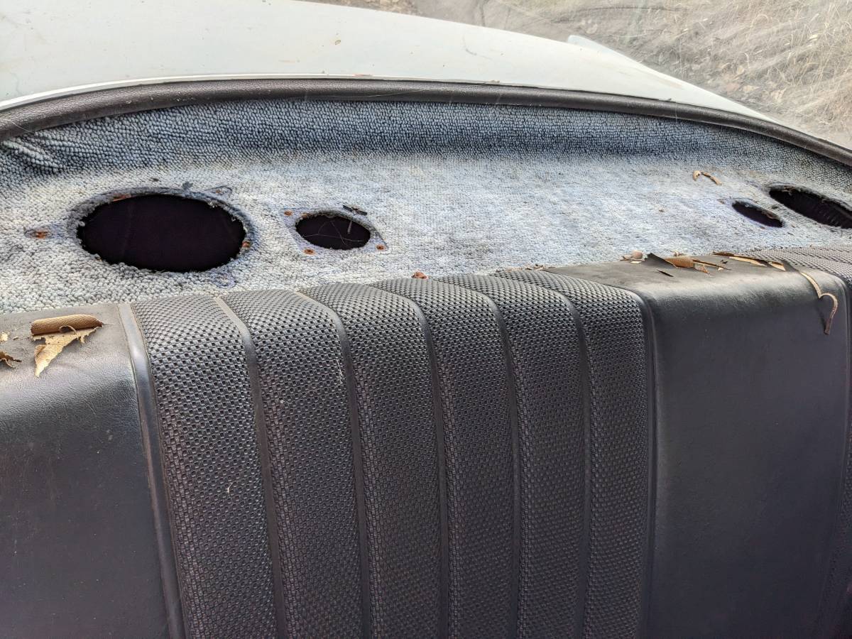 Mercedes-200d-diesel-1968-blue-4