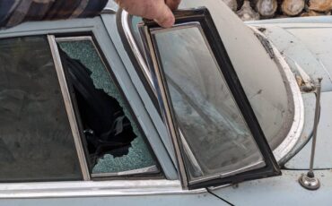 Mercedes-200d-diesel-1968-blue-6