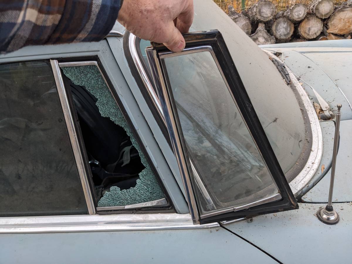 Mercedes-200d-diesel-1968-blue-6