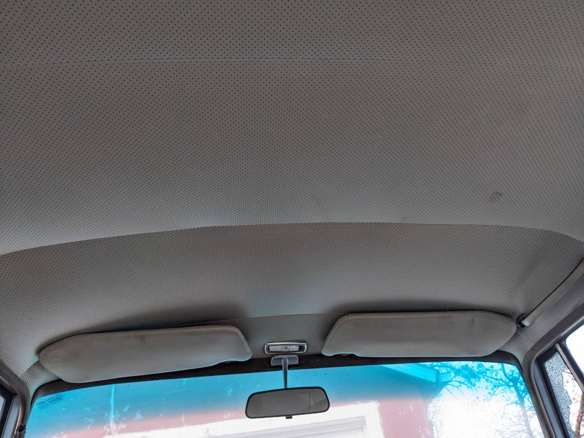 Mercedes-200d-diesel-1968-blue-7