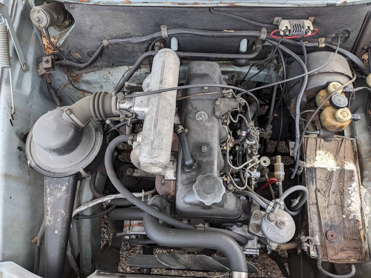 Mercedes-200d-diesel-1968-blue-9