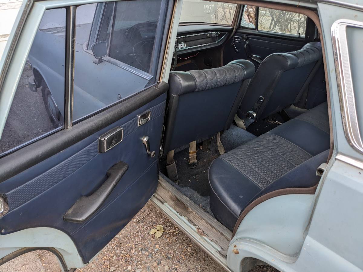 Mercedes-200d-diesel-1968-blue