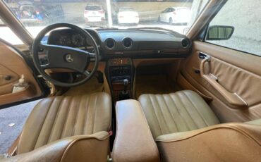 Mercedes-240d-diesel-1983-1
