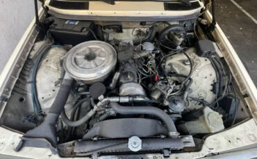 Mercedes-240d-diesel-1983-10