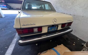 Mercedes-240d-diesel-1983-13