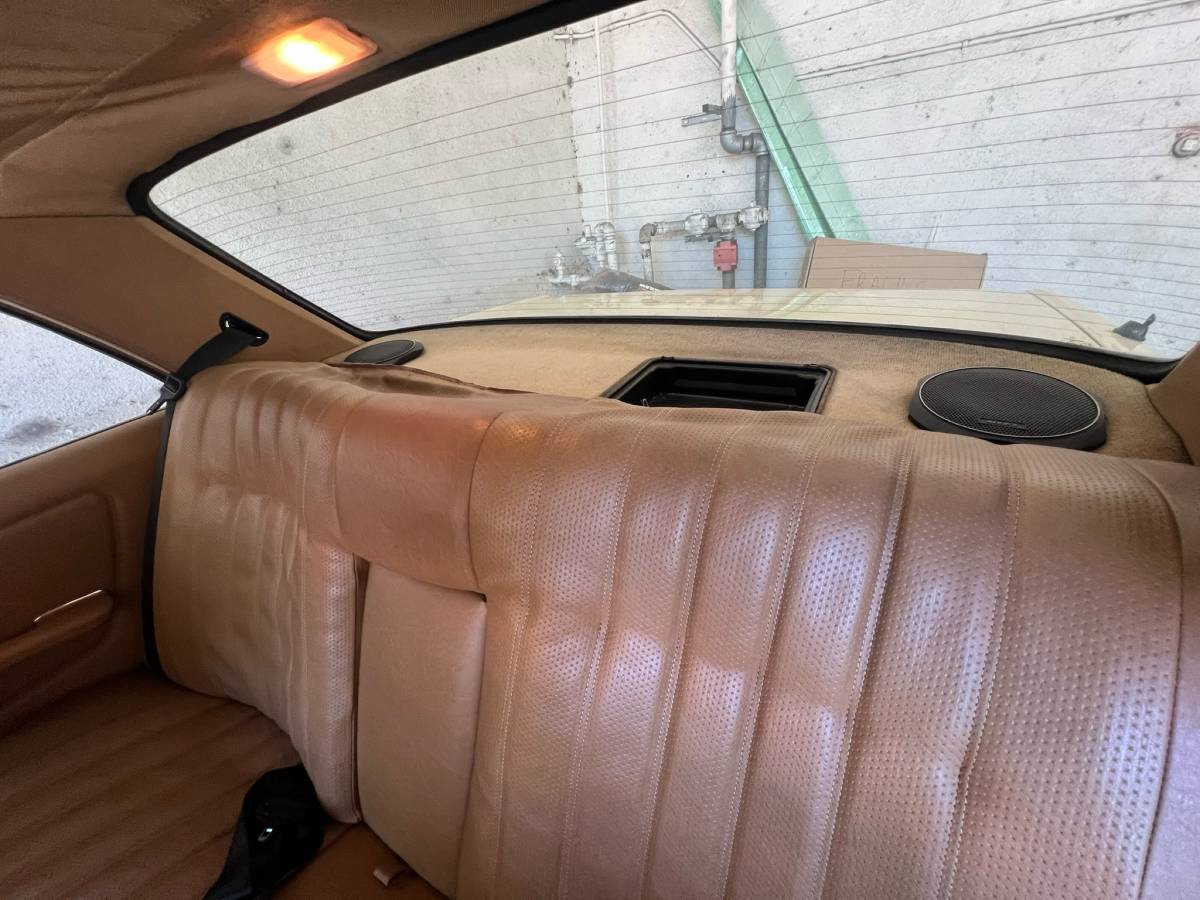 Mercedes-240d-diesel-1983-14