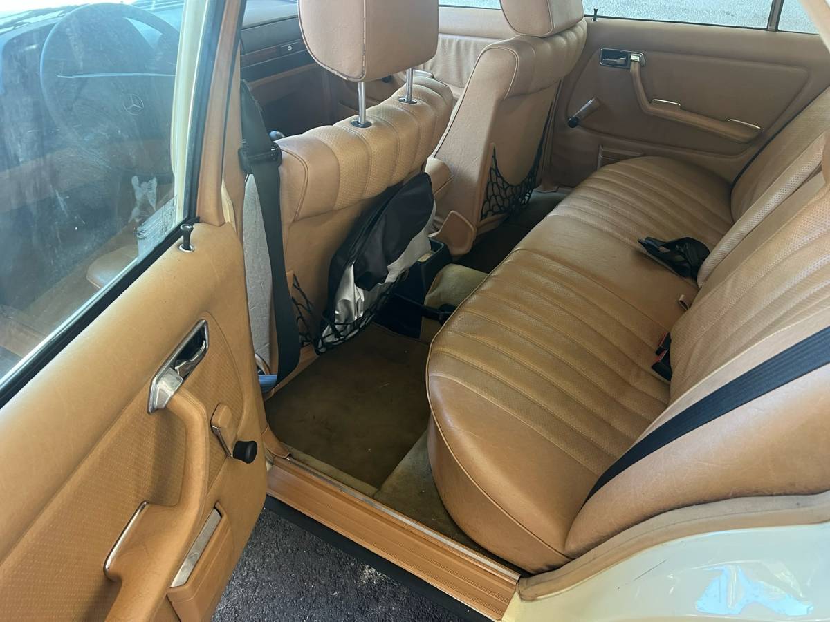 Mercedes-240d-diesel-1983-2