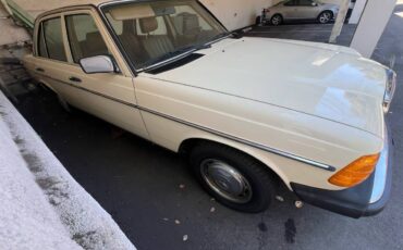 Mercedes-240d-diesel-1983-5