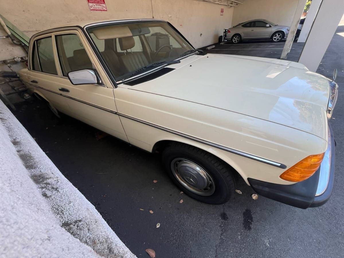 Mercedes-240d-diesel-1983-5