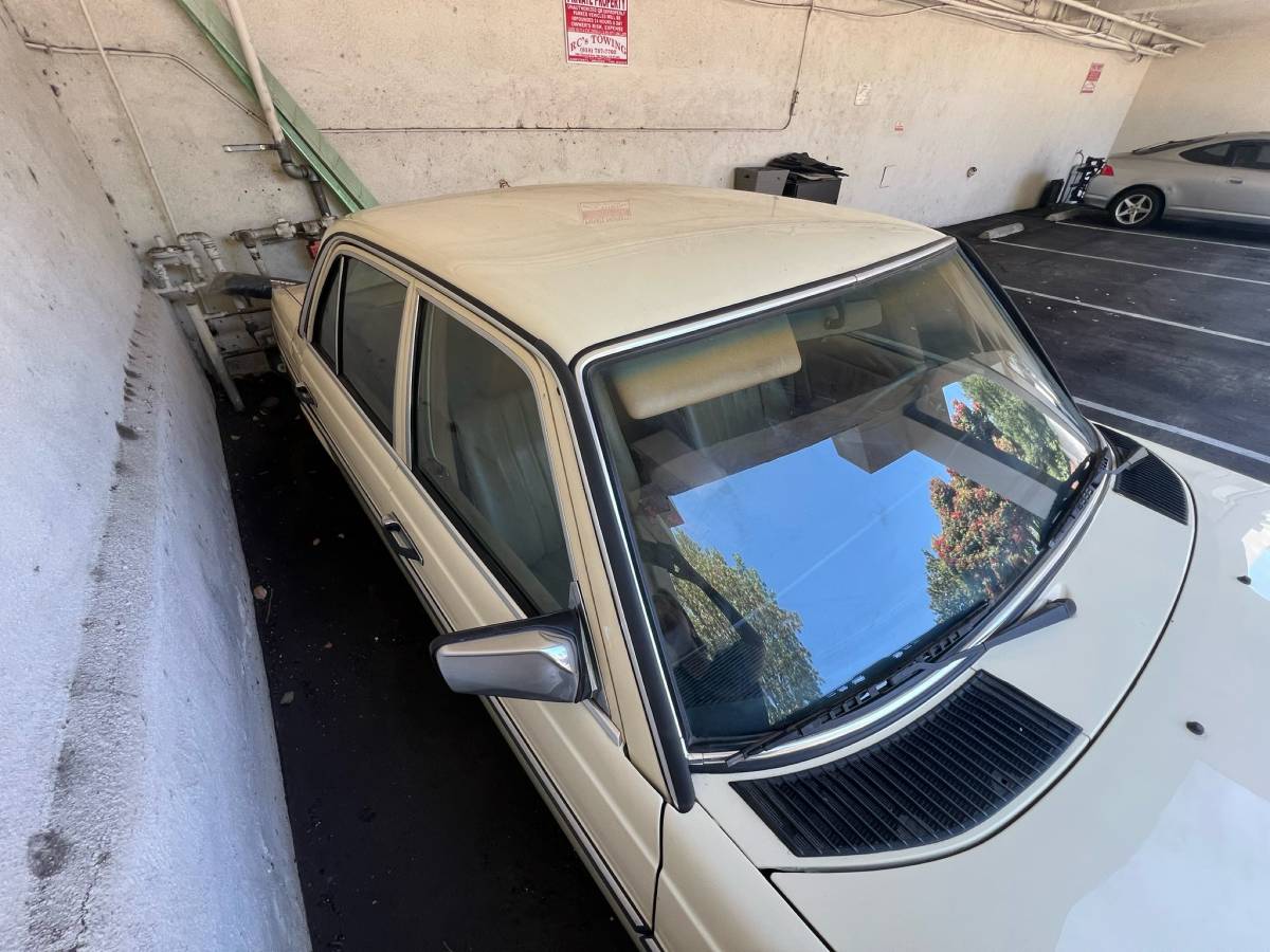 Mercedes-240d-diesel-1983-7