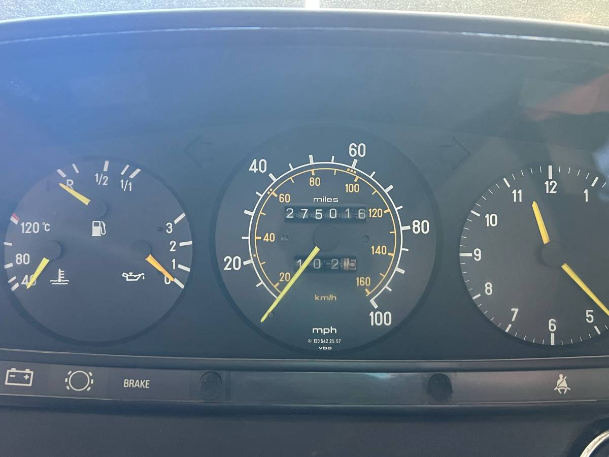 Mercedes-240d-diesel-1983-8