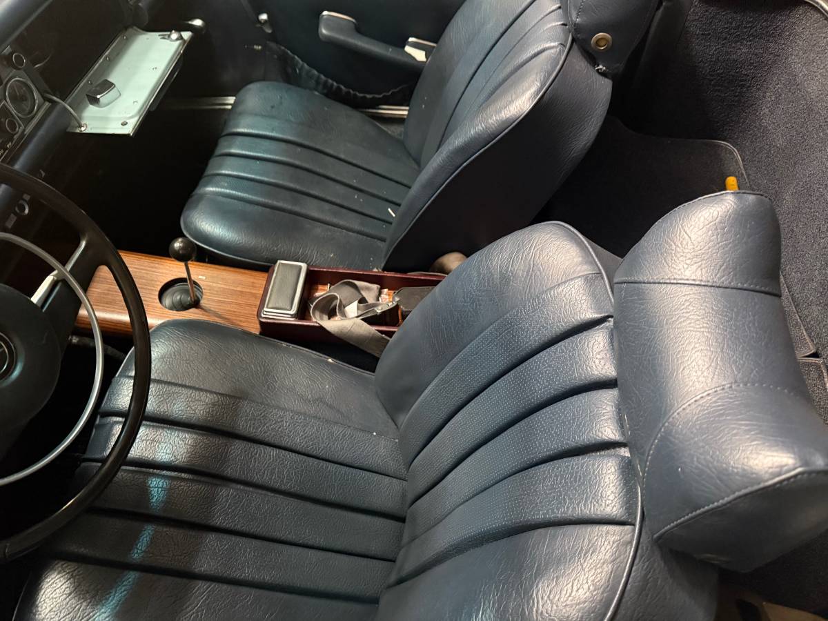 Mercedes-280-sl-1969-blue-1