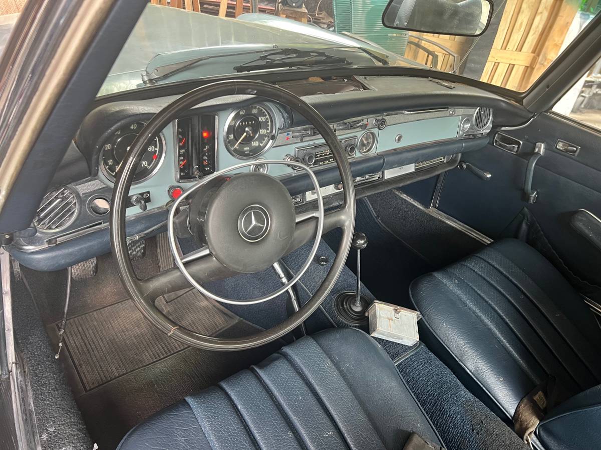 Mercedes-280-sl-1969-blue-10