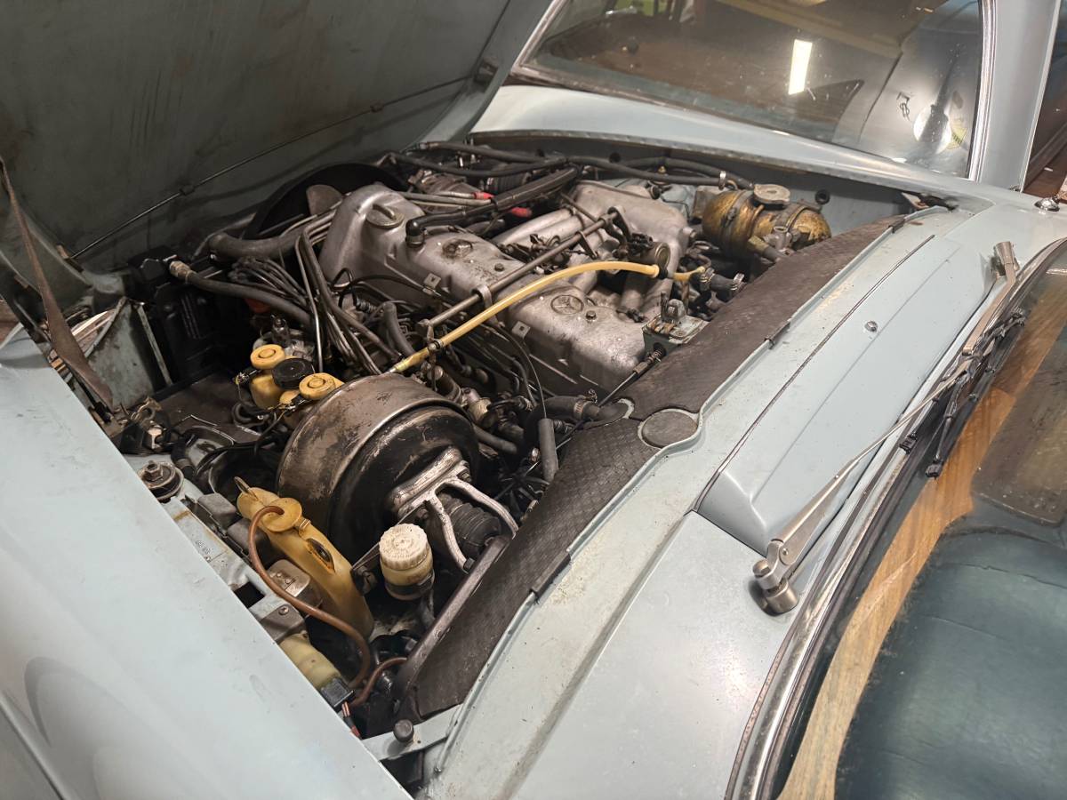 Mercedes-280-sl-1969-blue-5
