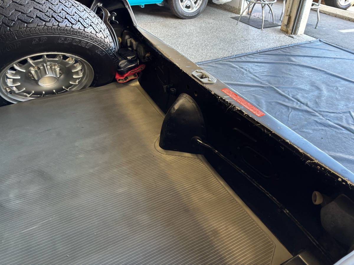 Mercedes-300-sel-1967-silver-19