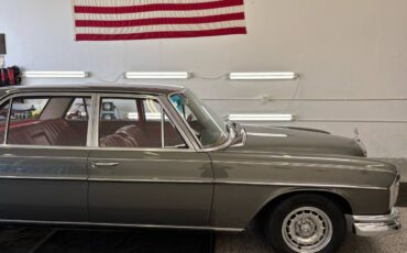 Mercedes-300-sel-1967-silver-26
